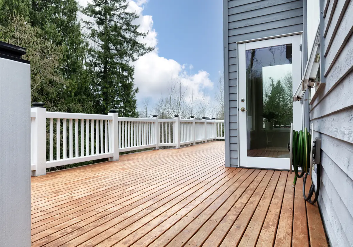 Custom deck construction in South Lincoln, NE